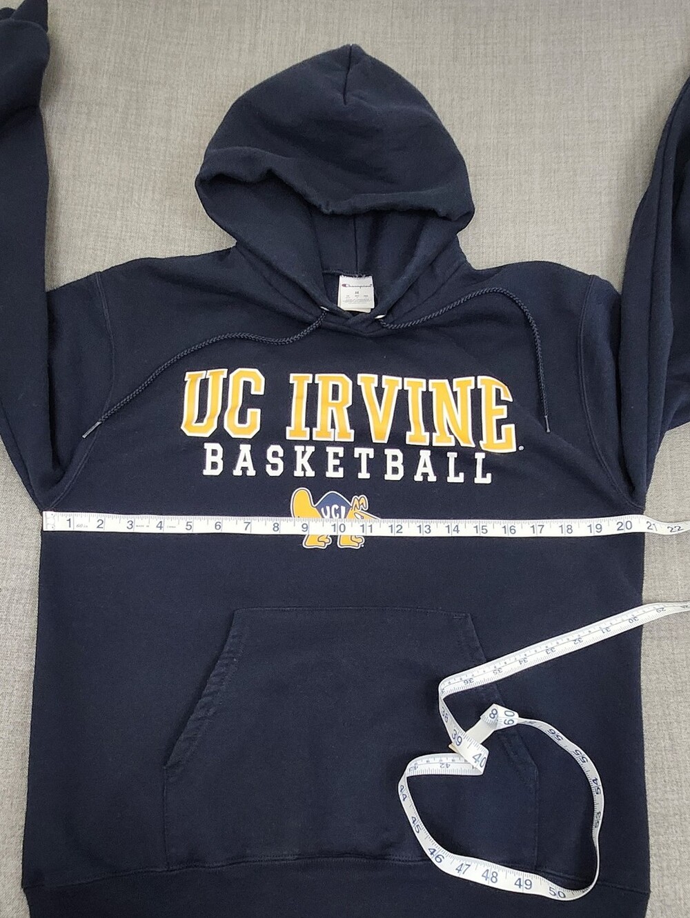 Champion × UC Irvine Basketball Navy Blue Pullover Hoodie. Medium - Picture 5 of 6